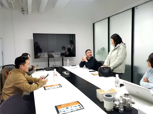 國外客戶來訪我司，深度交流外貼液位計(jì)與雷達(dá)水位計(jì)技術(shù)